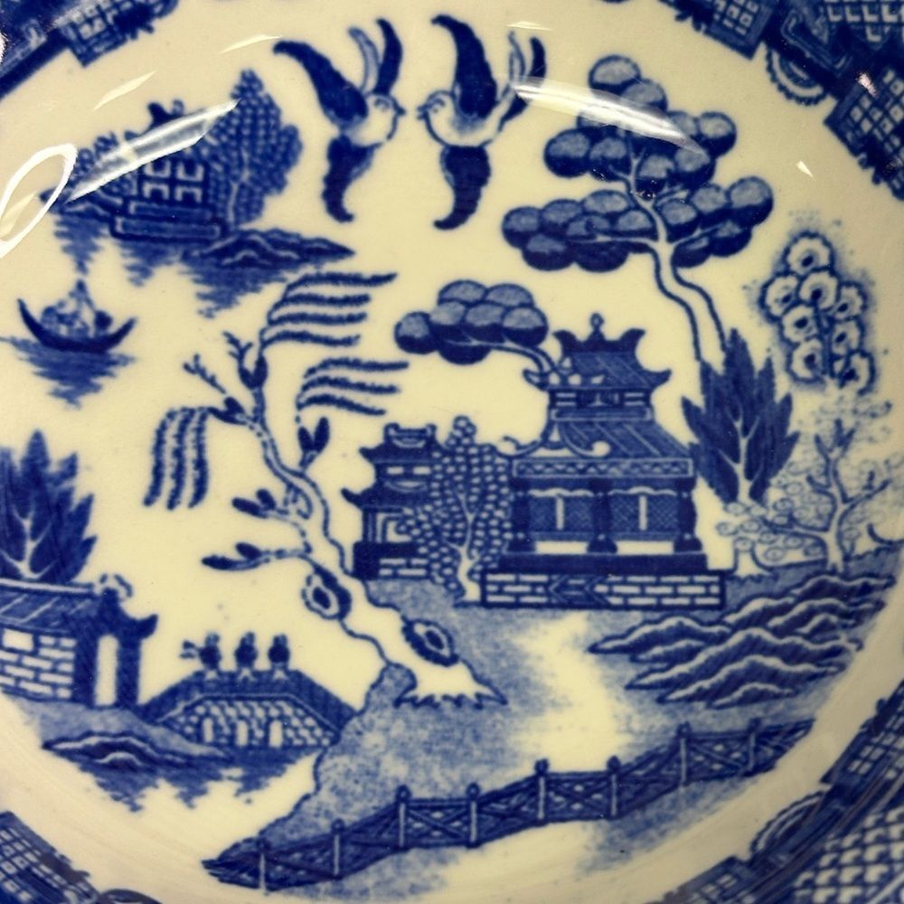 Small Chinoiserie Style Blue & White Bowl - Picture 4 of 4